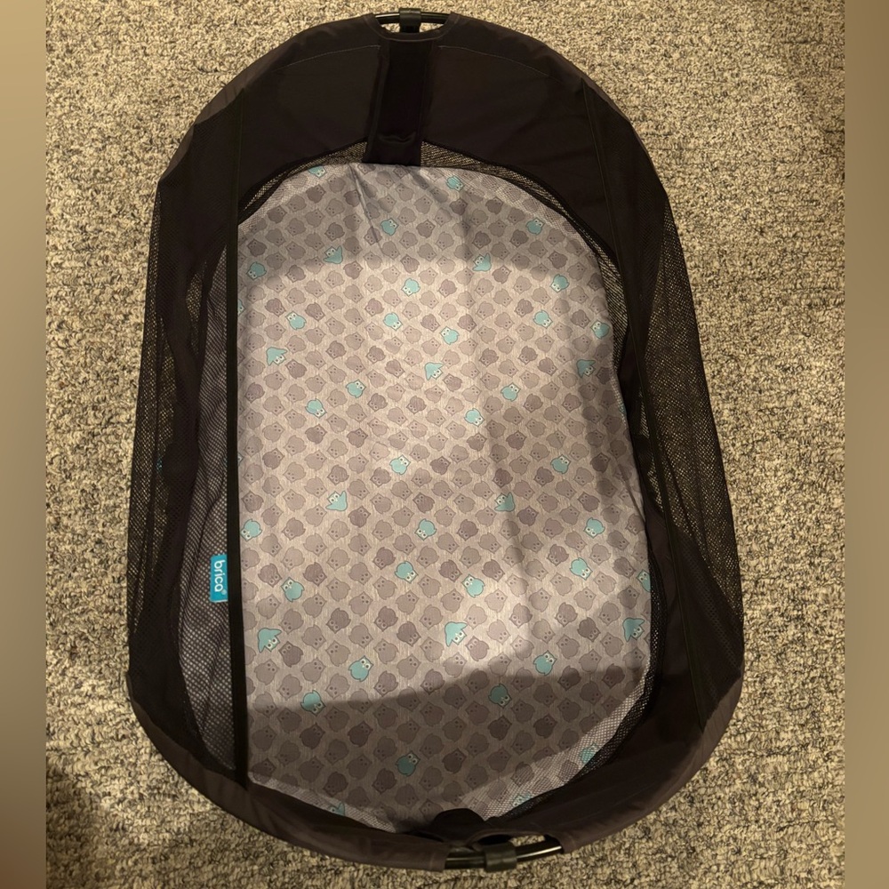 Black and Gray Baby Bassinet